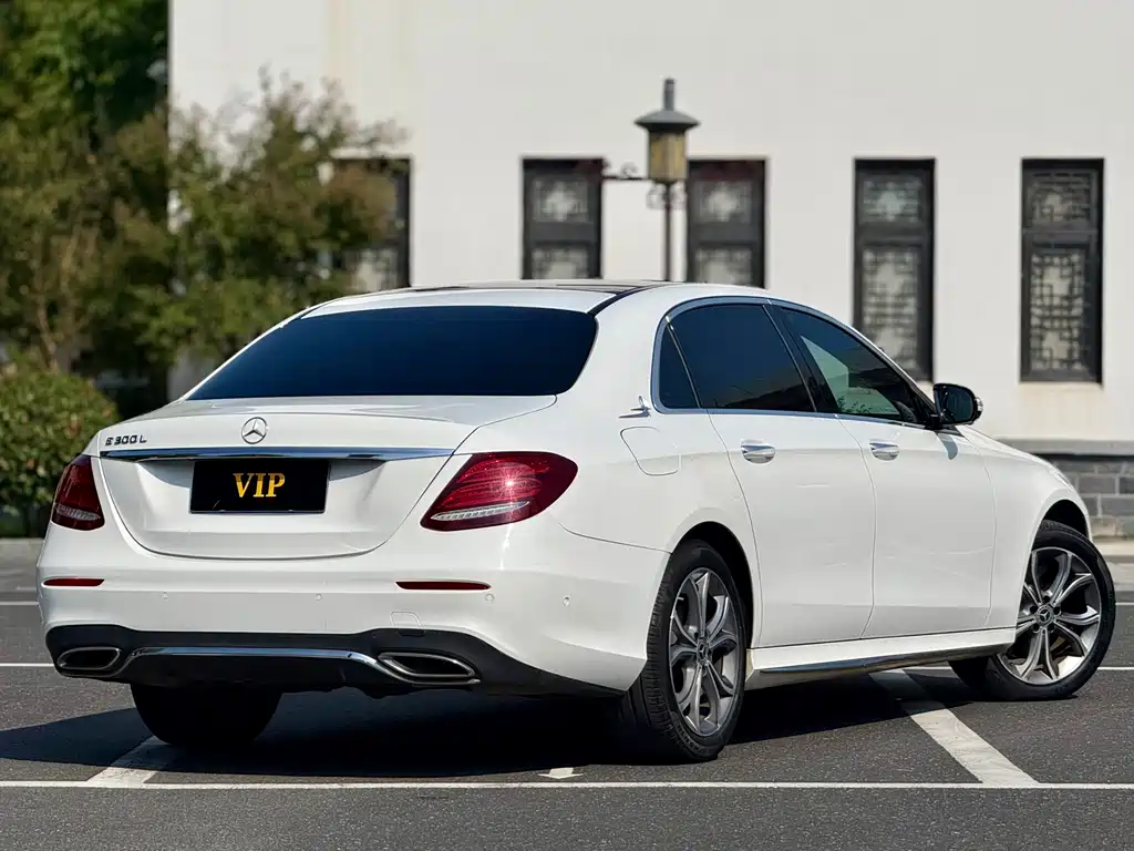 Mercedes-Benz E-Class — миниатюра 6