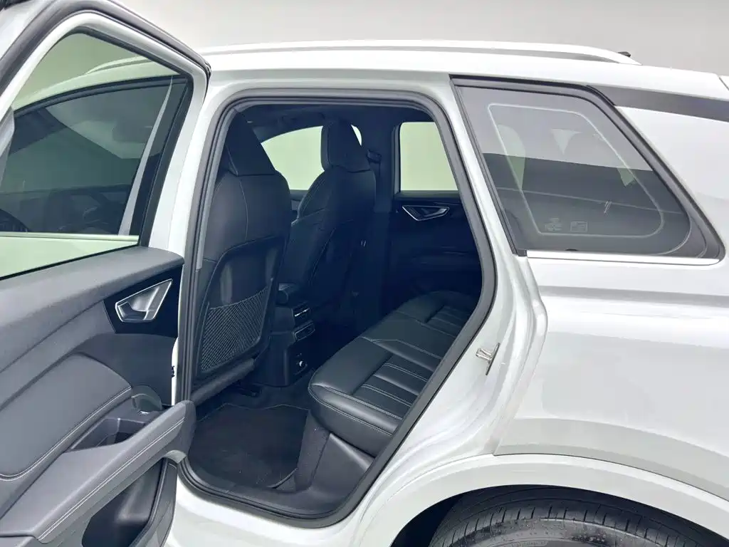 Audi Q4 e-tron — миниатюра 9
