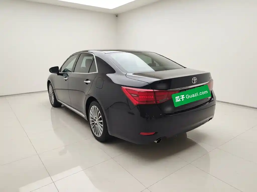 Toyota Crown — миниатюра 5