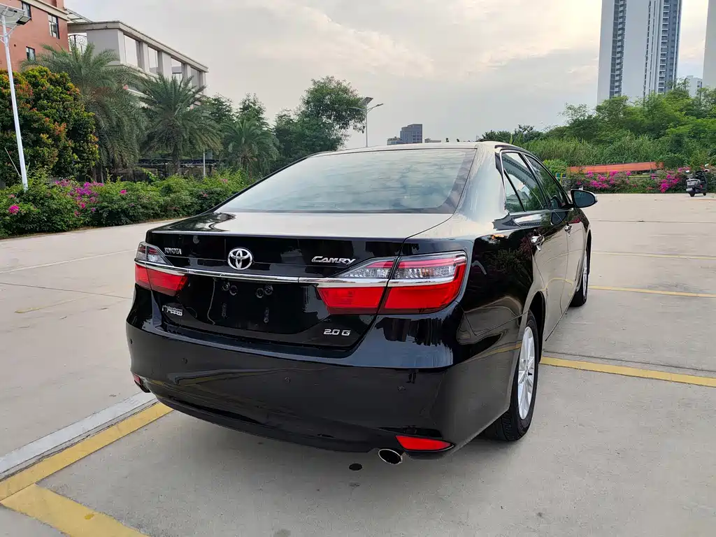 Toyota Camry — миниатюра 5