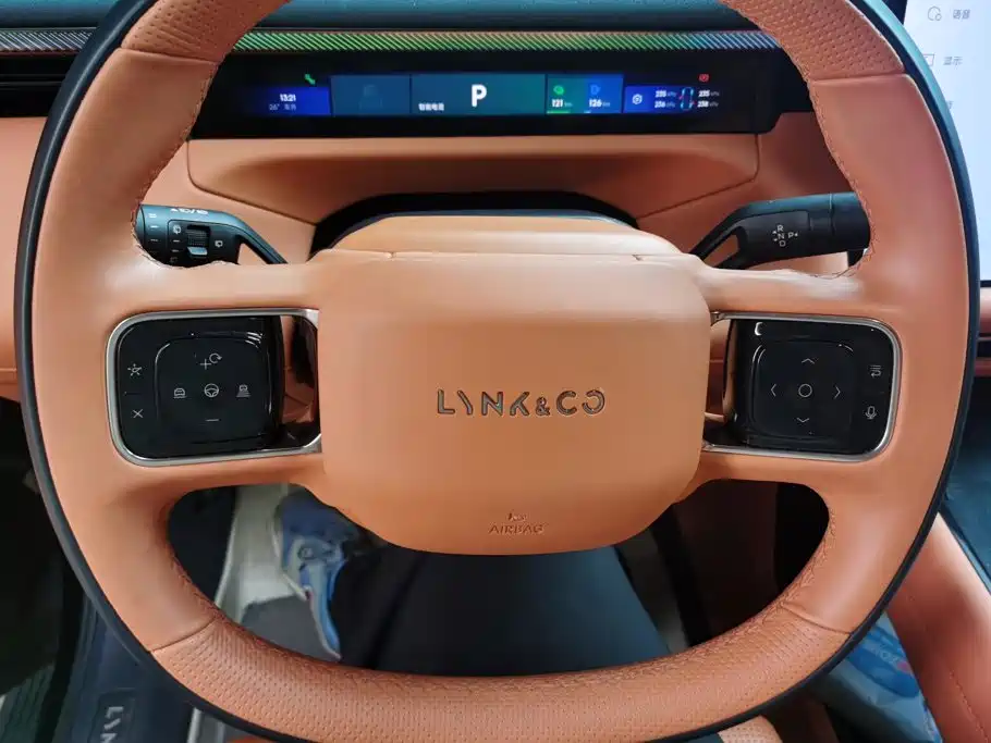 Lynk & Co 900 — миниатюра 15