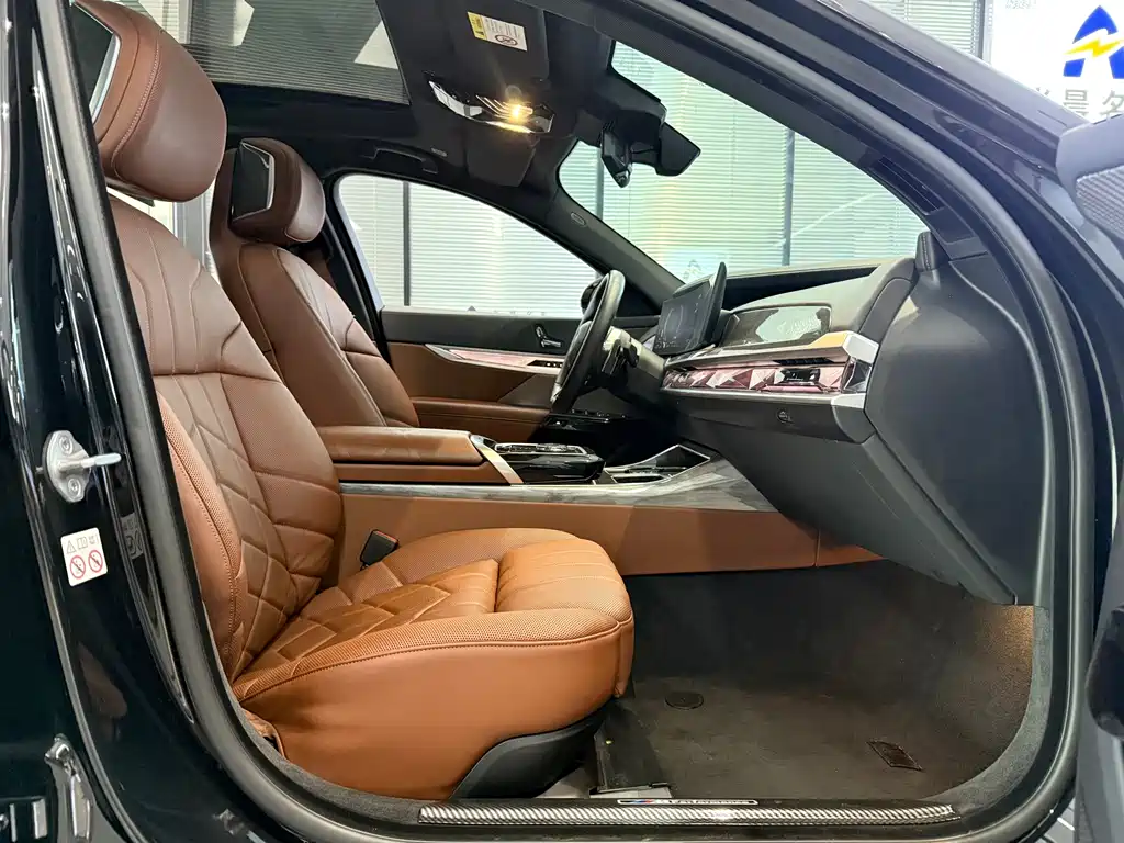 BMW 7 Series — миниатюра 8