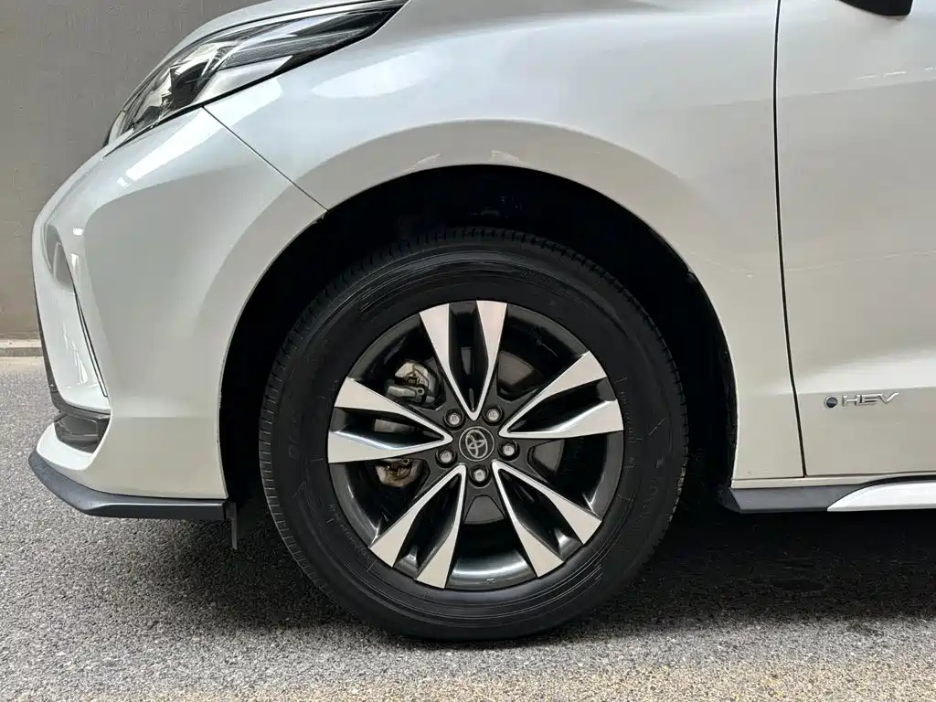 Toyota Granvia — миниатюра 6