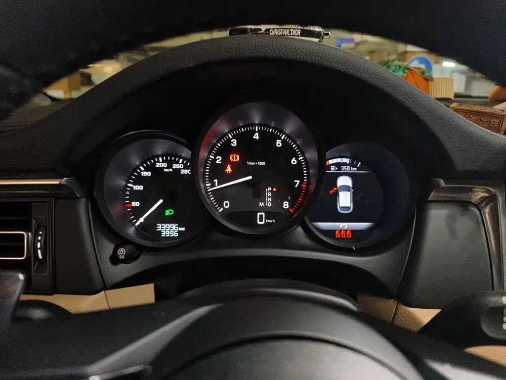 Porsche Macan — миниатюра 7