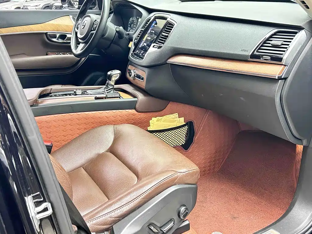 Volvo XC90 — миниатюра 6