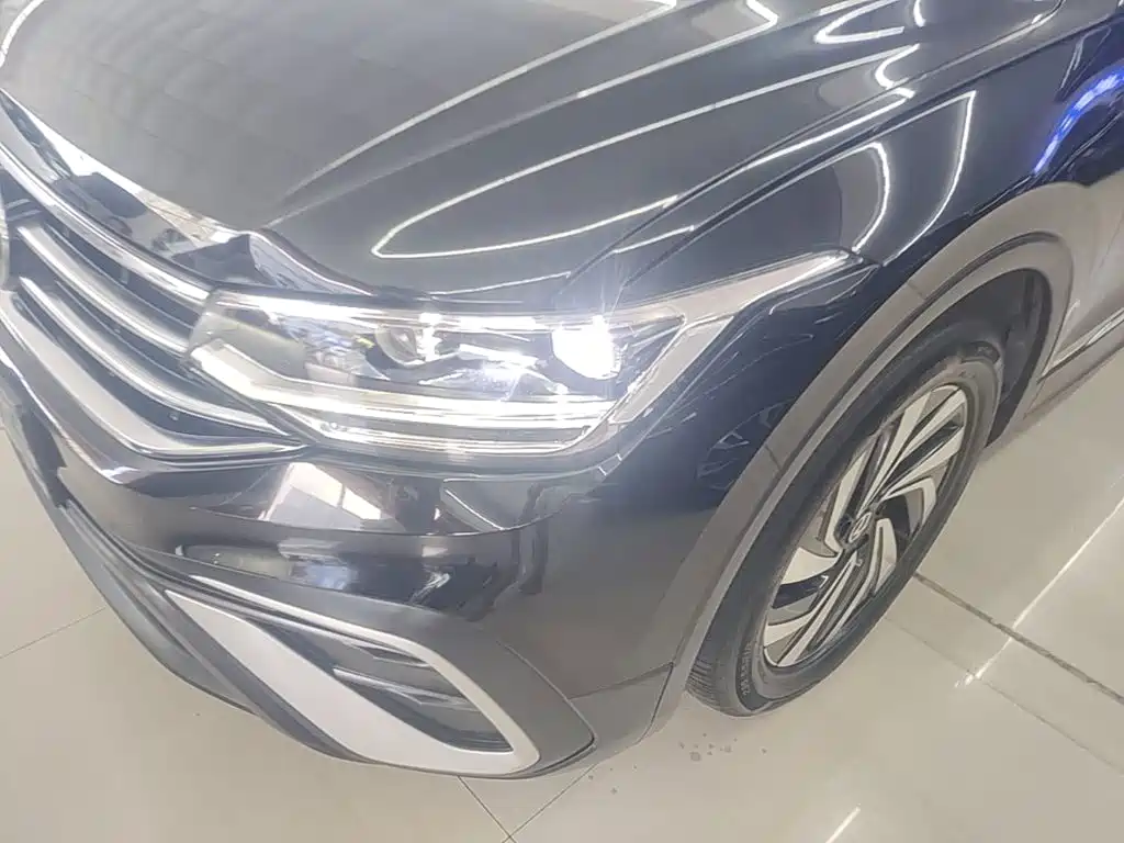 Volkswagen Tiguan L — миниатюра 24