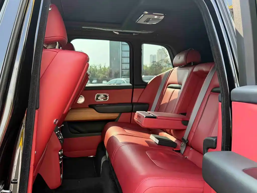 Rolls-Royce Cullinan — миниатюра 9