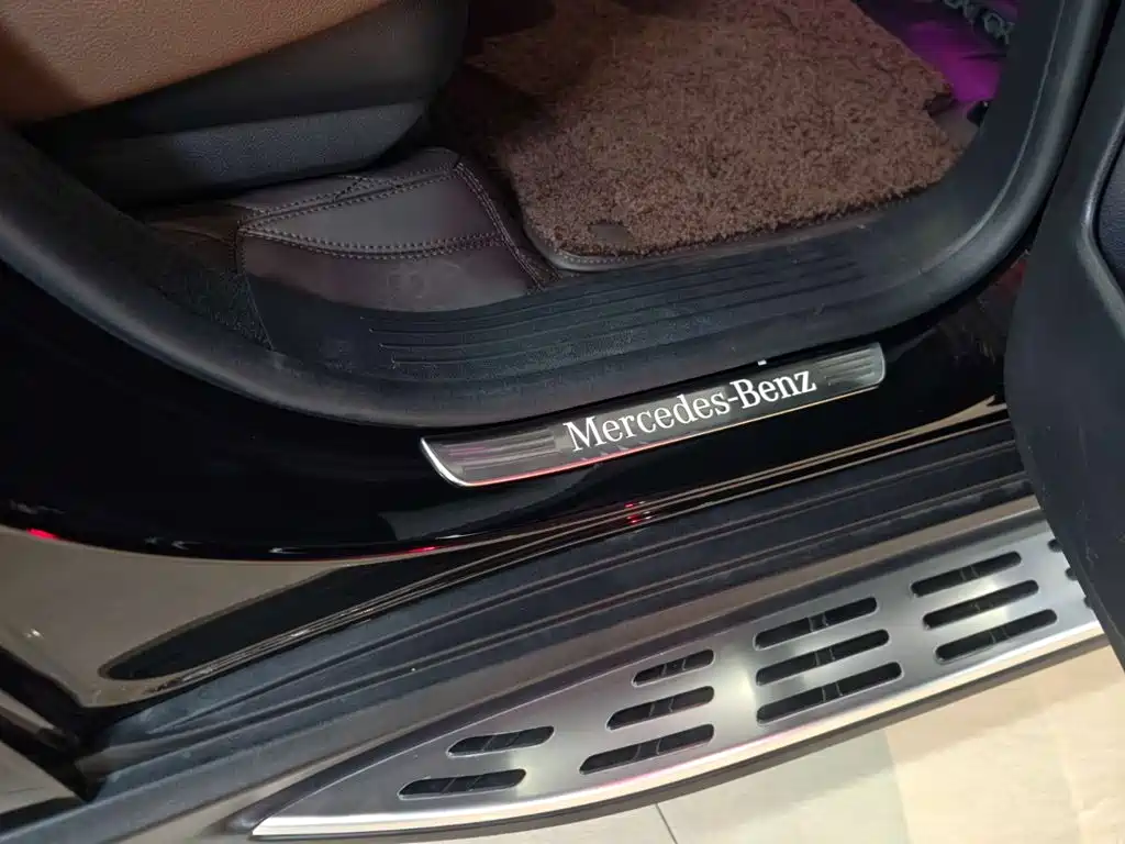 Mercedes-Benz GLE (Import) — миниатюра 43