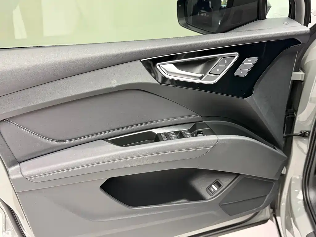 Audi Q4 e-tron — миниатюра 8