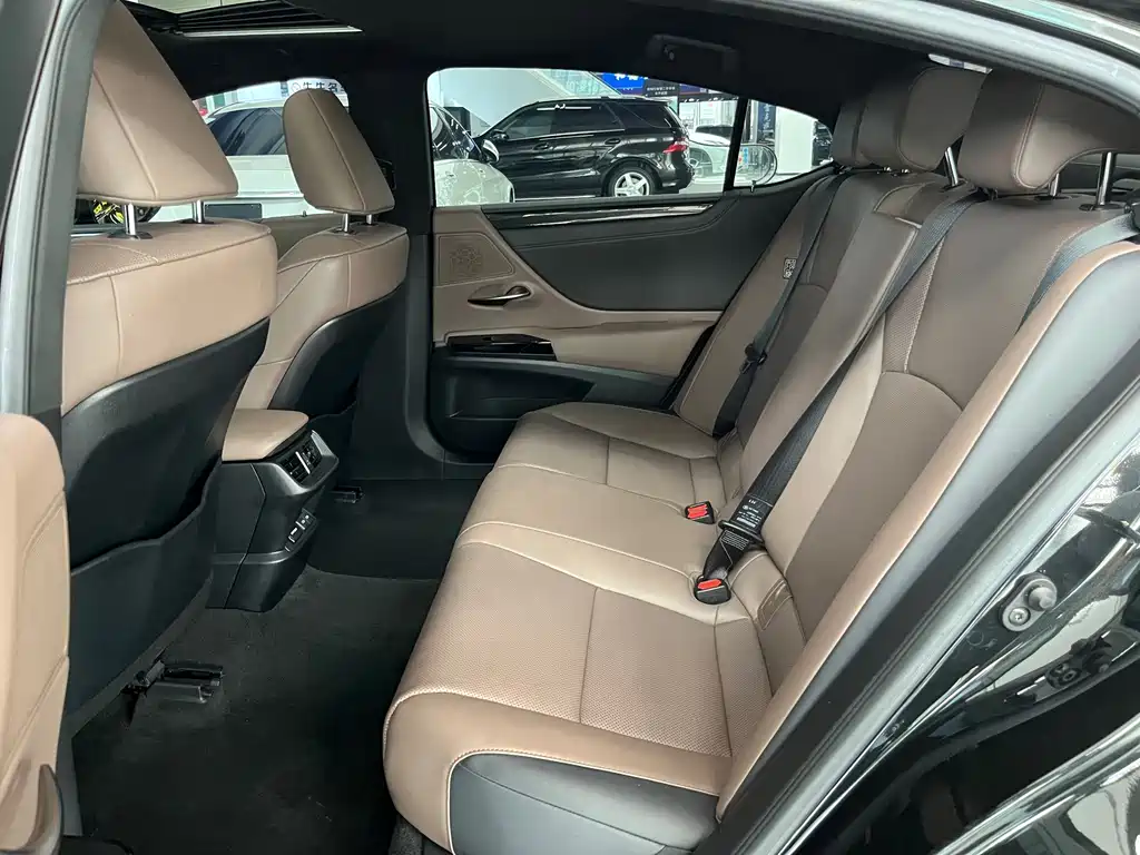 Lexus ES — миниатюра 13
