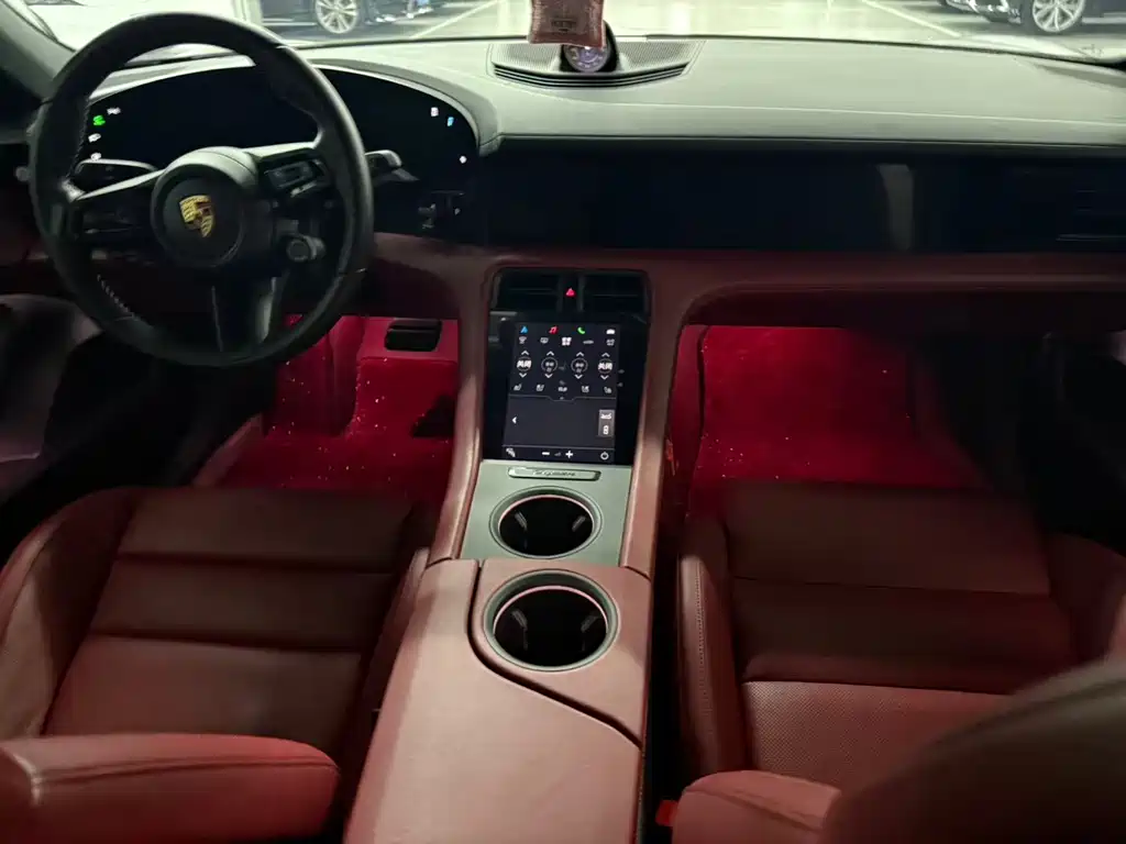 Porsche Taycan — миниатюра 5