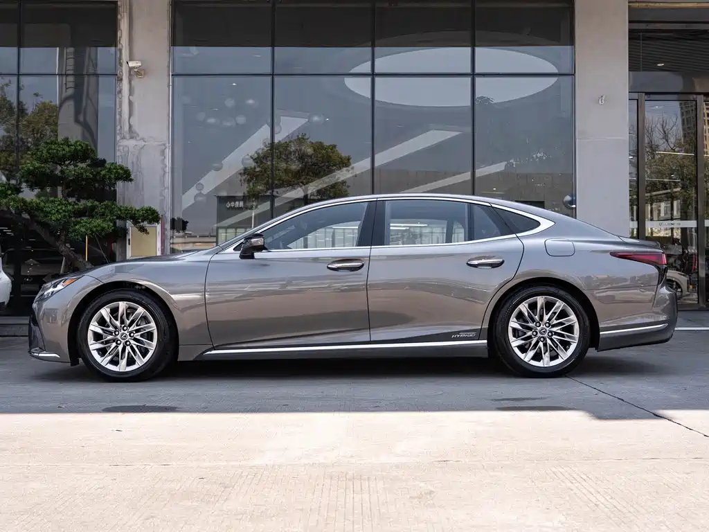 Lexus LS — миниатюра 4