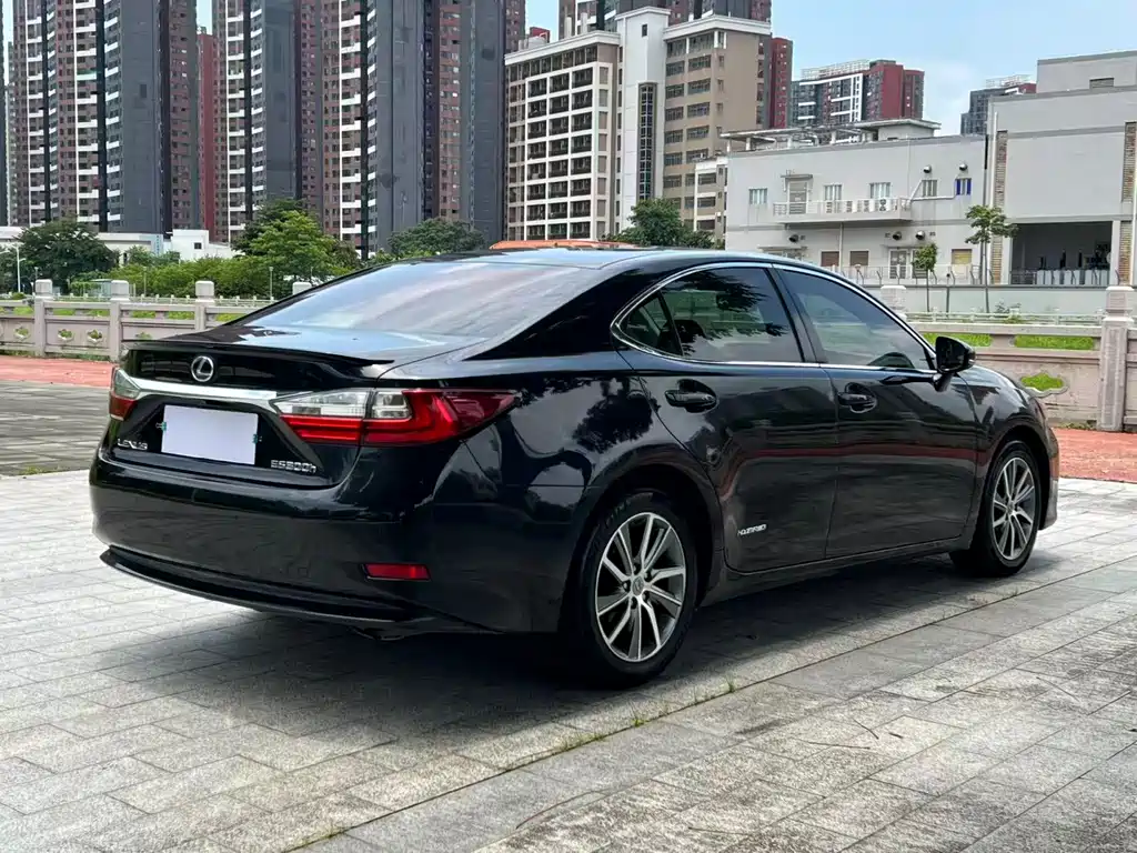Lexus ES 2015 300h Comfort