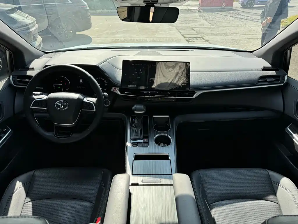Toyota Sienna — миниатюра 6