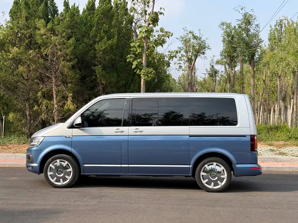 Volkswagen Multivan — миниатюра 3