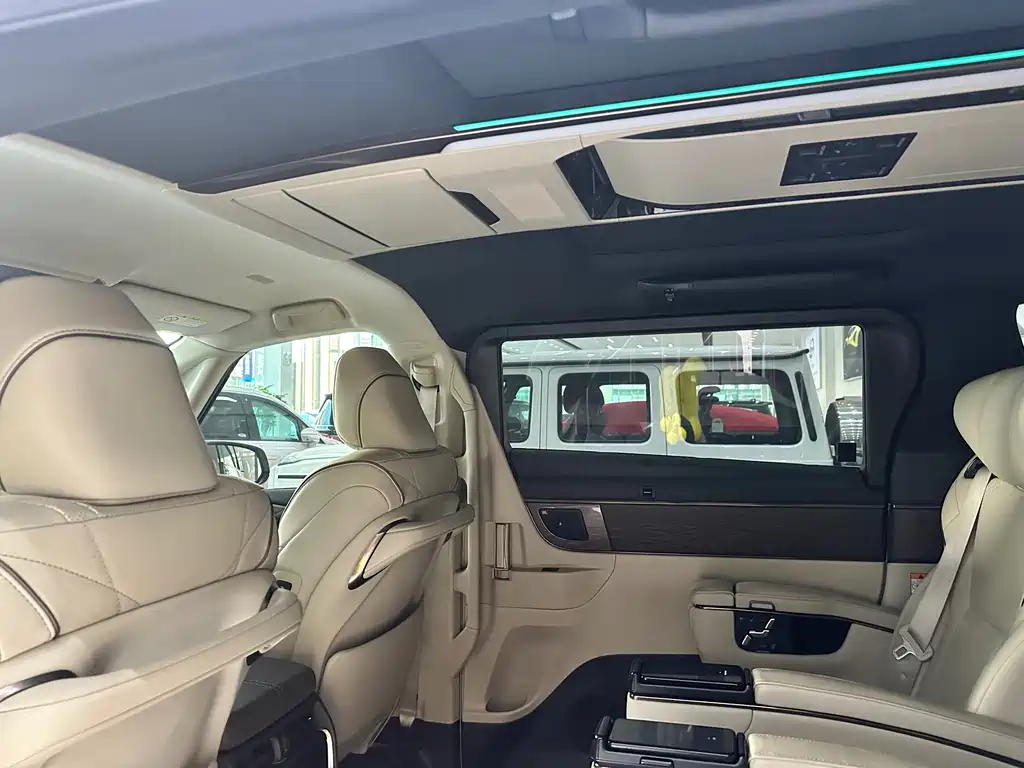 Toyota Vellfire — миниатюра 12