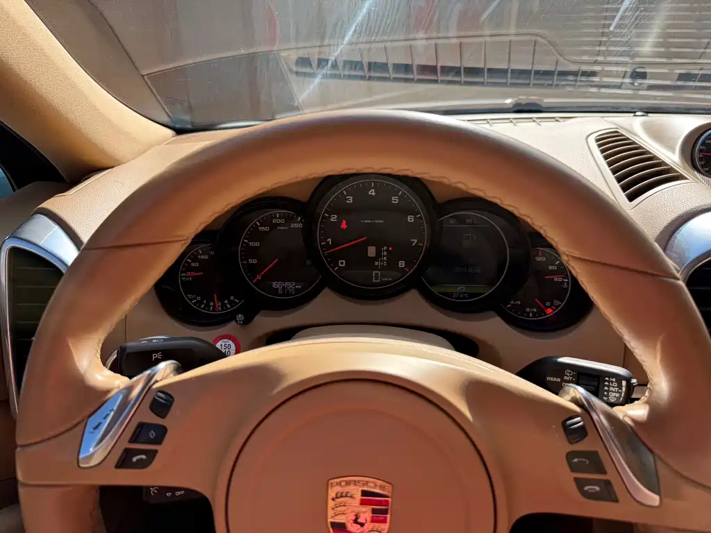 Porsche Cayenne — миниатюра 15