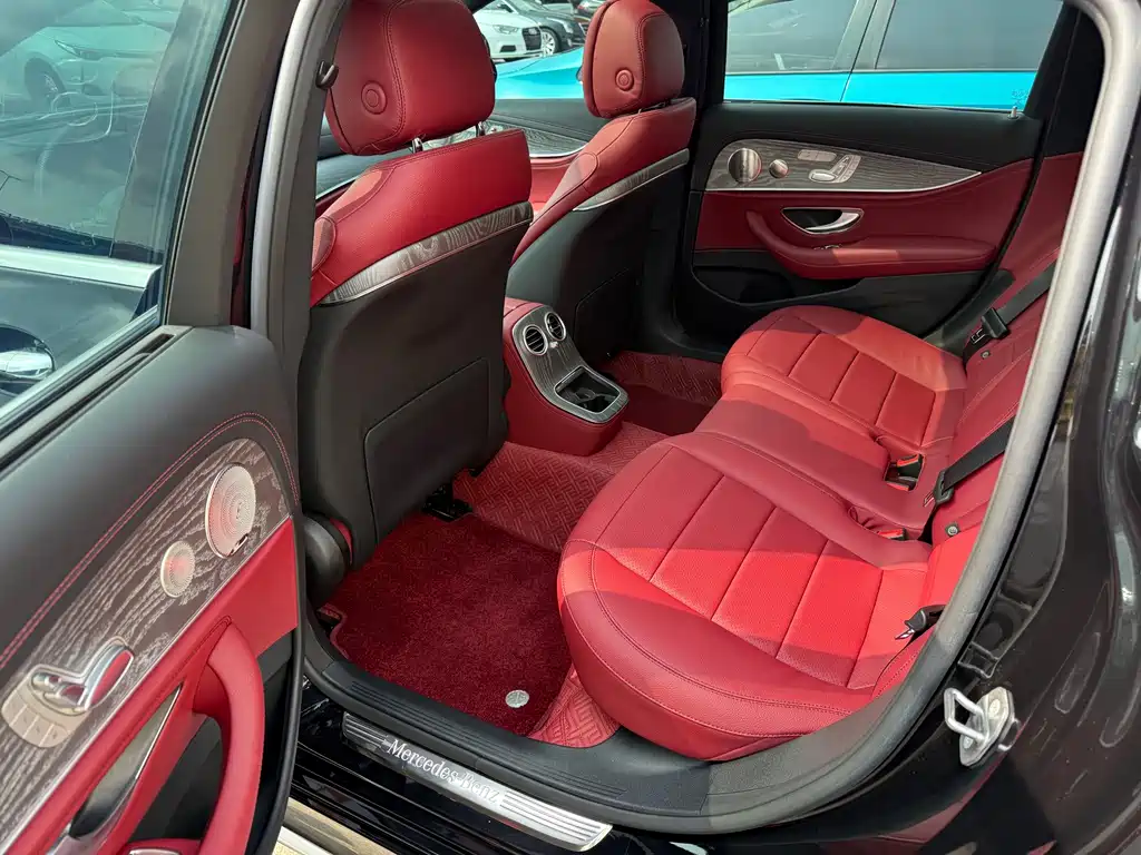 Mercedes-Benz E-Class — миниатюра 8