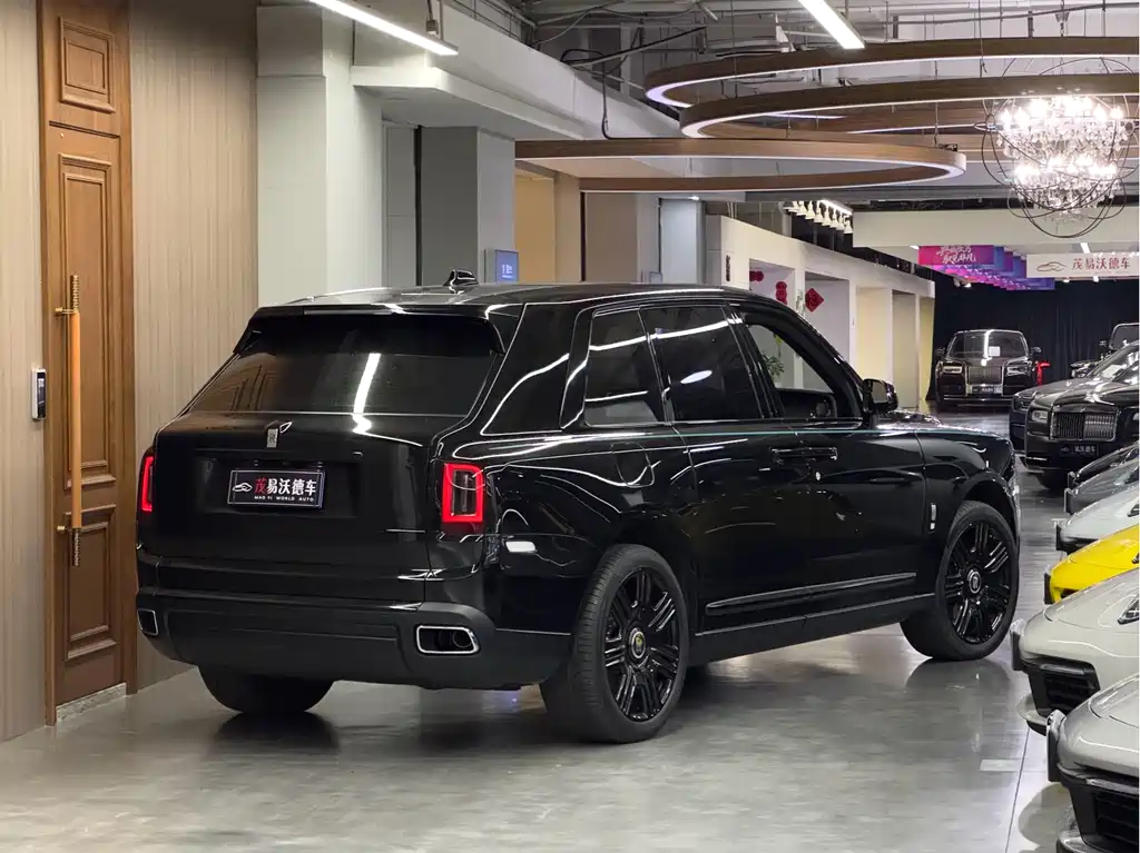 Rolls-Royce Cullinan 2024 мест