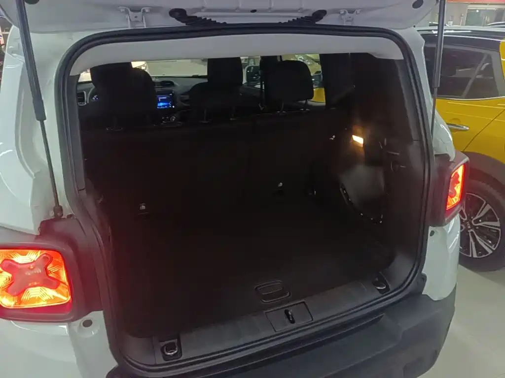 Jeep Renegade — миниатюра 19