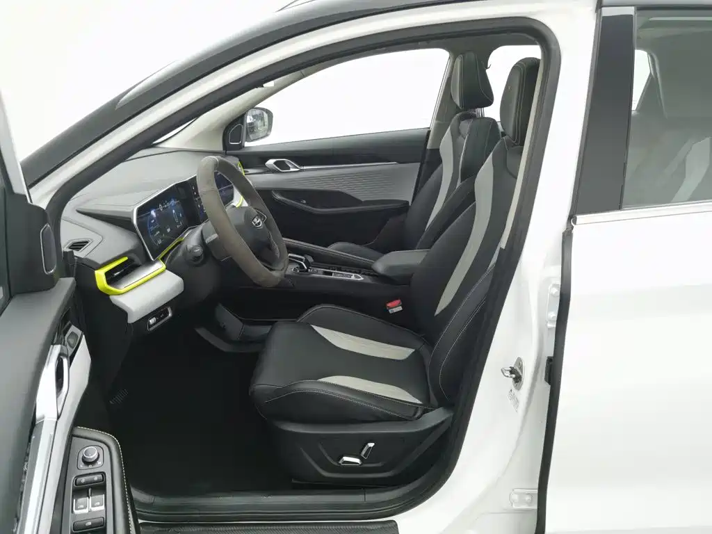 Geely Binyue — миниатюра 10