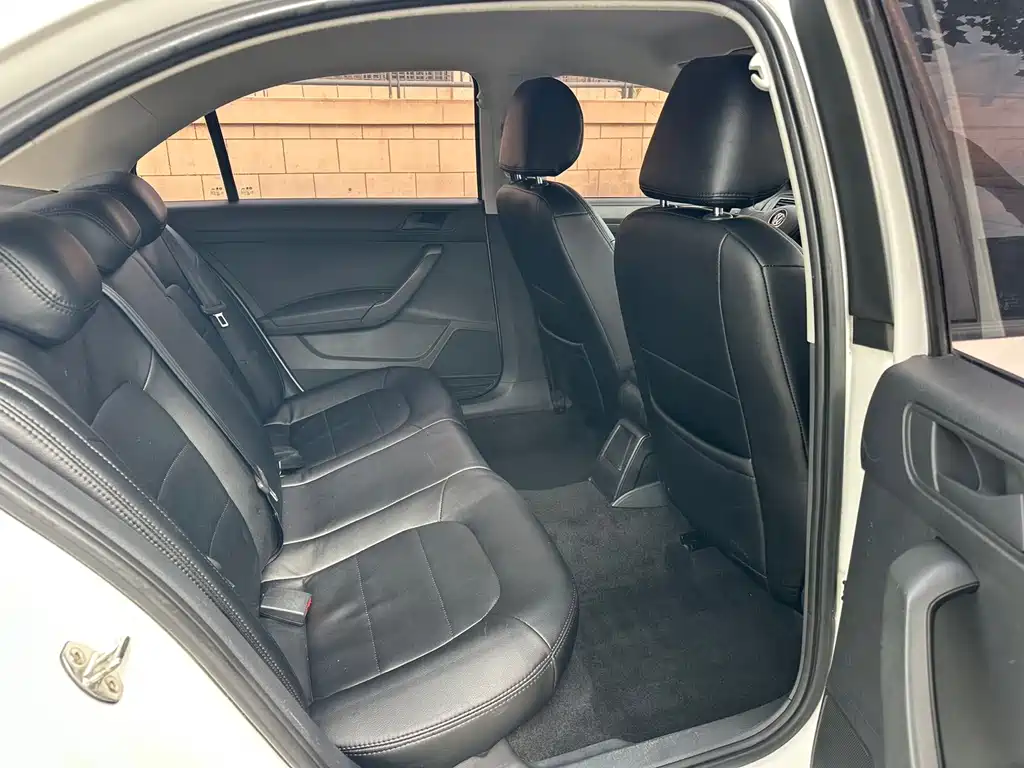 Volkswagen Santana — миниатюра 7