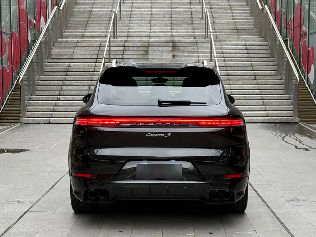 Porsche Cayenne — миниатюра 5