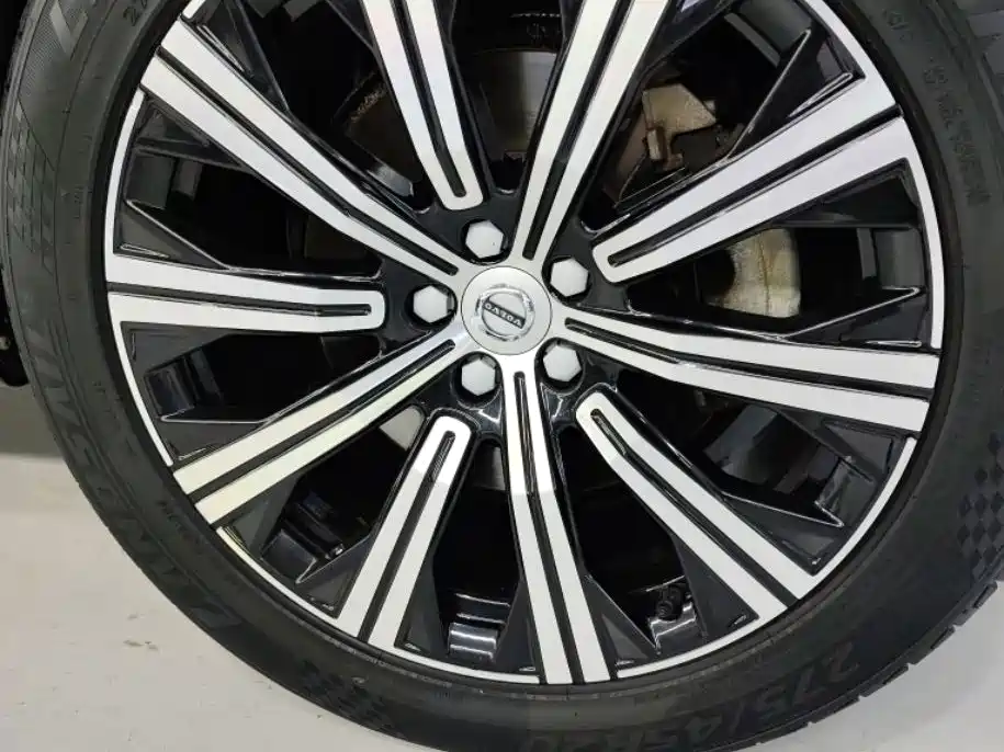 Volvo XC90 — миниатюра 8