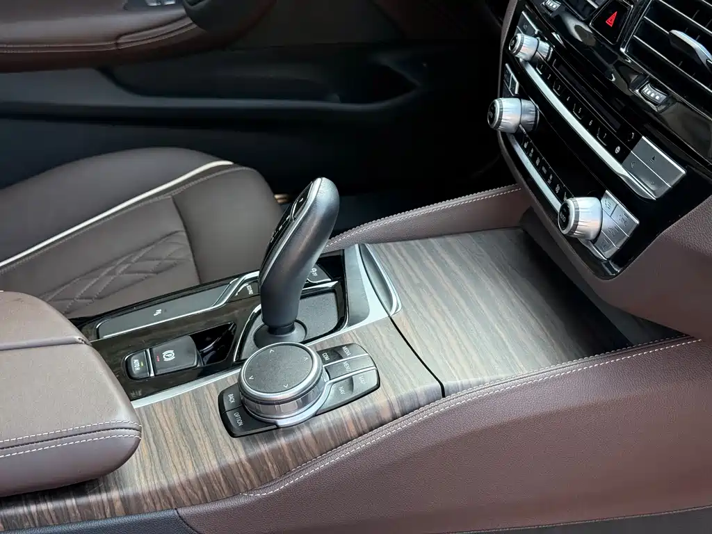BMW 5 Series — миниатюра 16