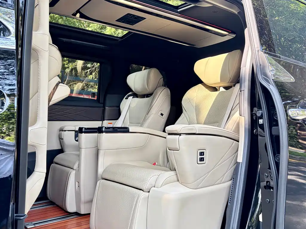 Toyota Alphard — миниатюра 7