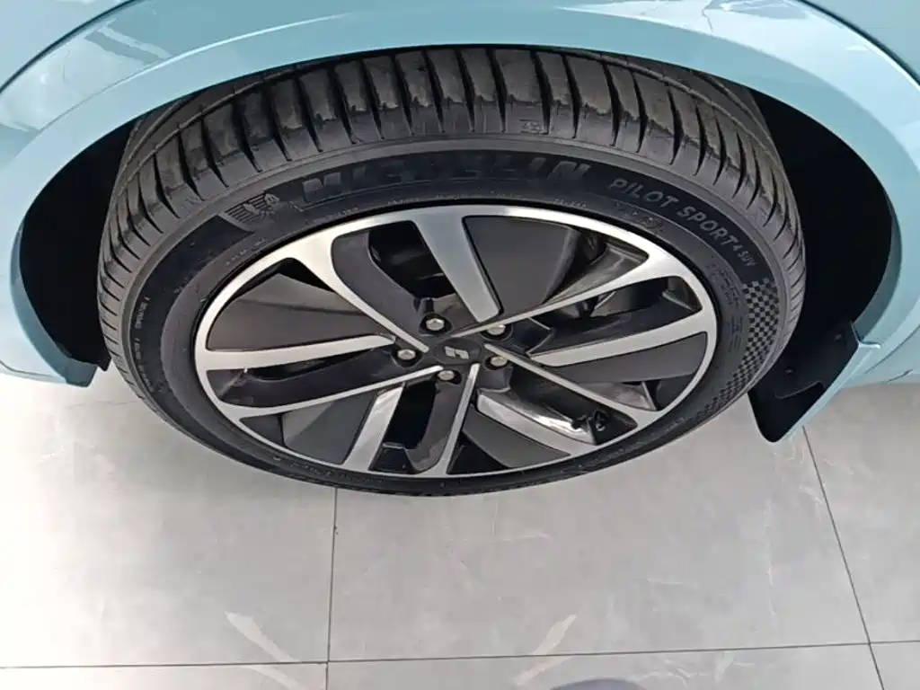 Li Auto Li L8 — миниатюра 23