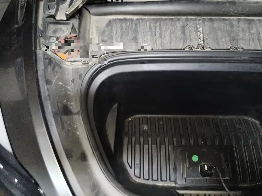 Tesla Model Y — миниатюра 21