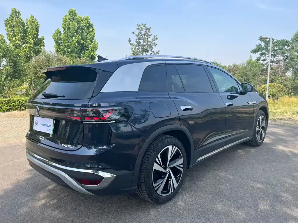 VOLKSWAGEN ID.6 CROZZ