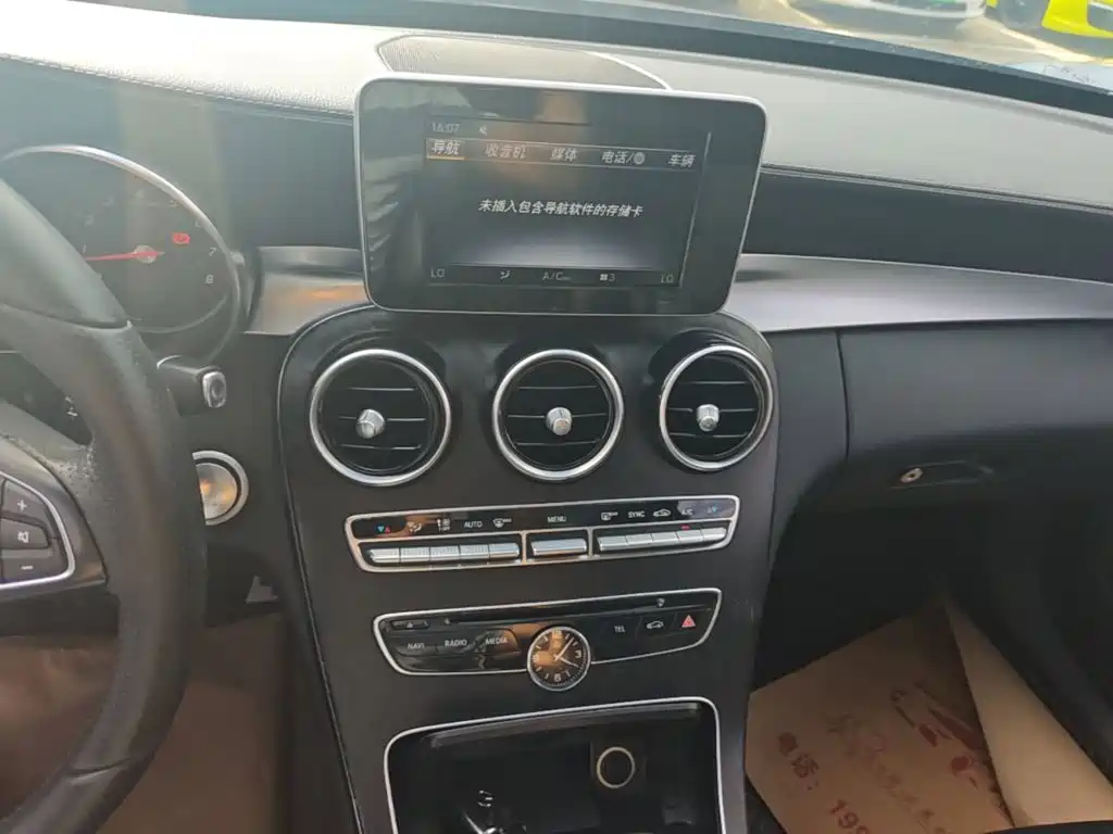 Mercedes-Benz C-Class — миниатюра 13