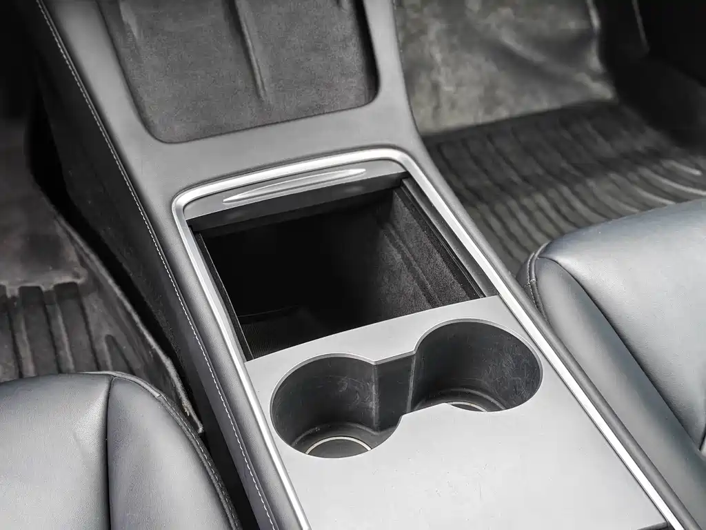Tesla Model 3 — миниатюра 13
