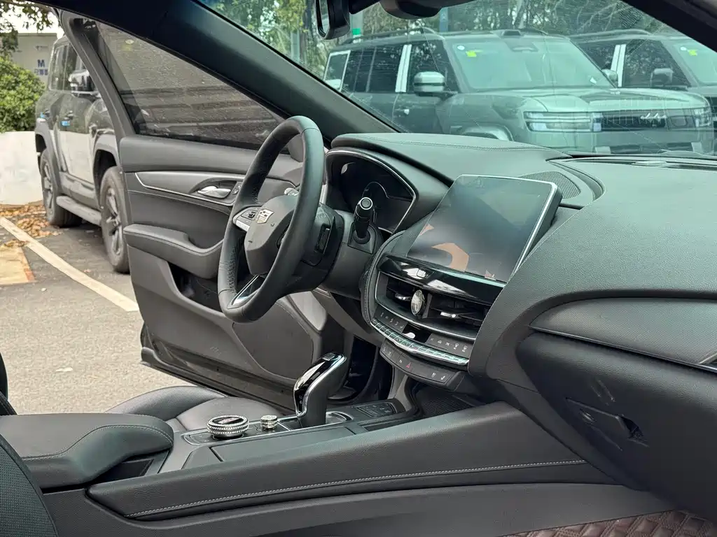 Cadillac CT5 — миниатюра 9