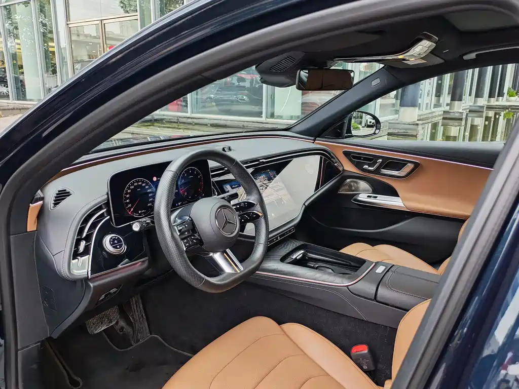 Mercedes-Benz E-Class — миниатюра 5