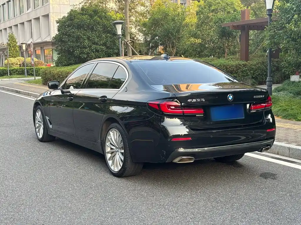BMW 5 Series — миниатюра 9