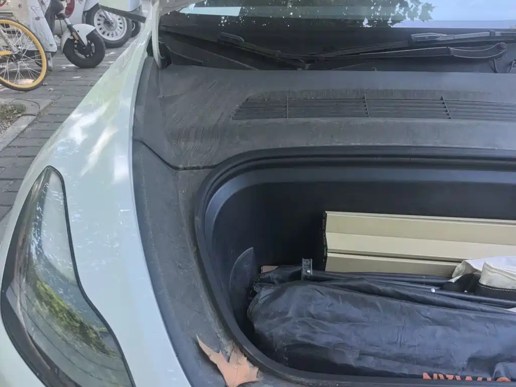 Tesla Model Y — миниатюра 21