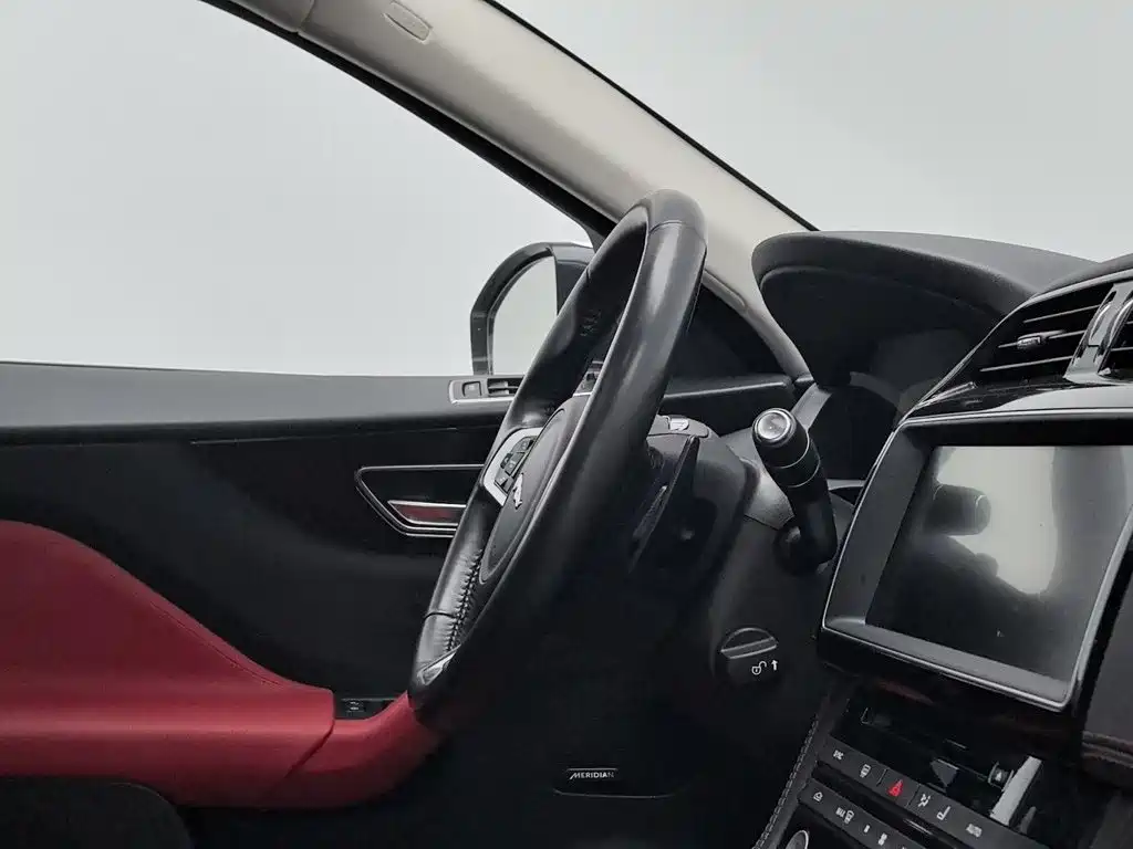 Jaguar F-PACE — миниатюра 22