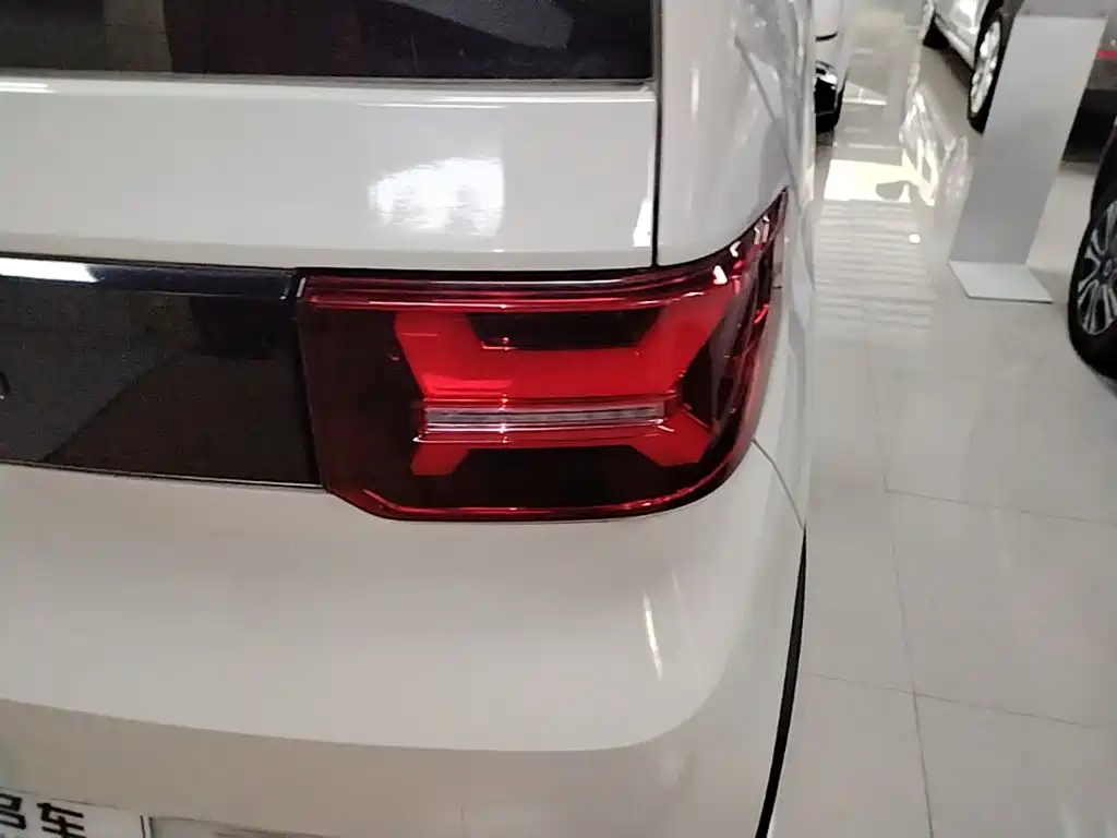 Wuling MINIEV — миниатюра 8