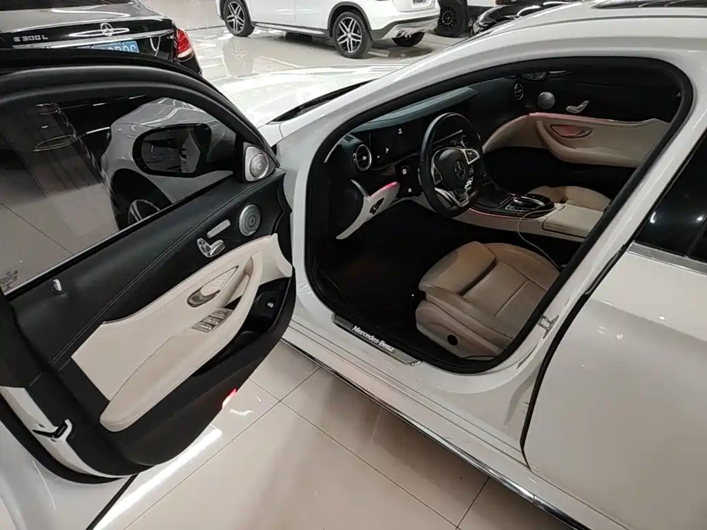 Mercedes-Benz E-Class — миниатюра 16