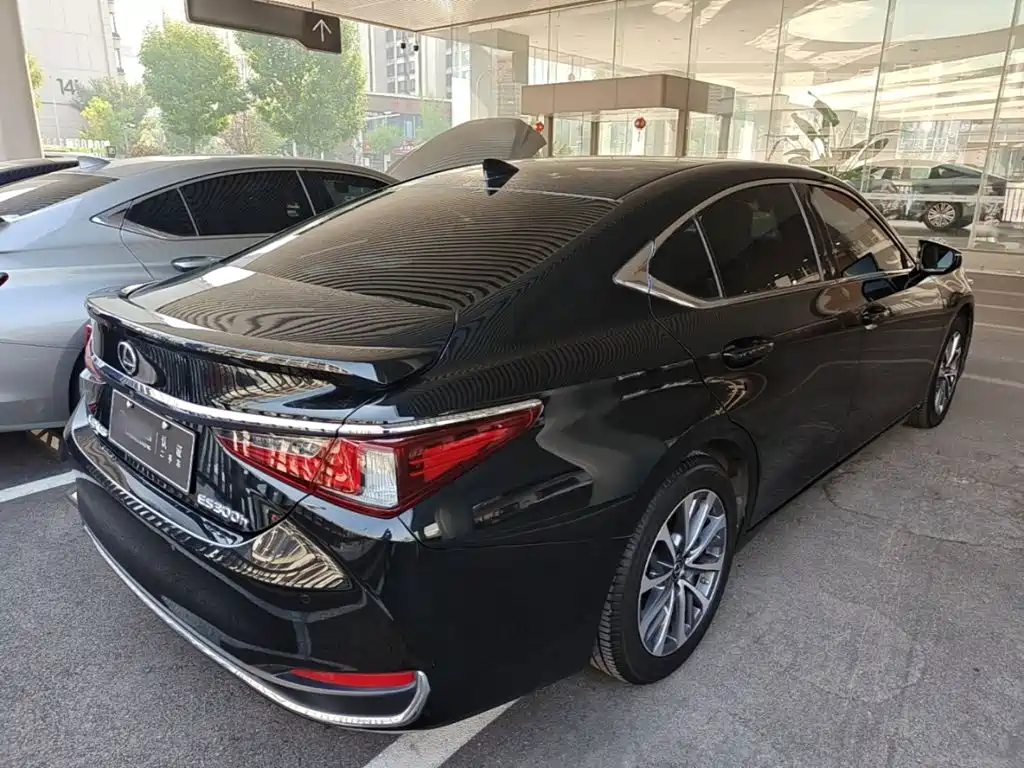 Lexus ES — миниатюра 7