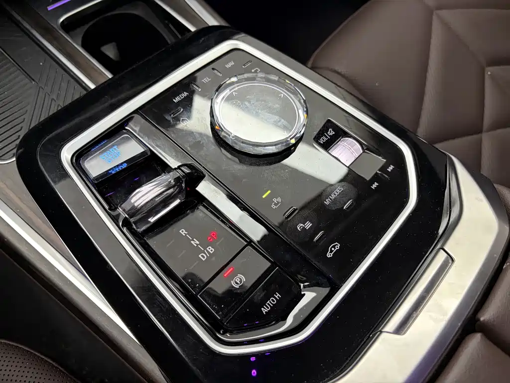 BMW i7 — миниатюра 17