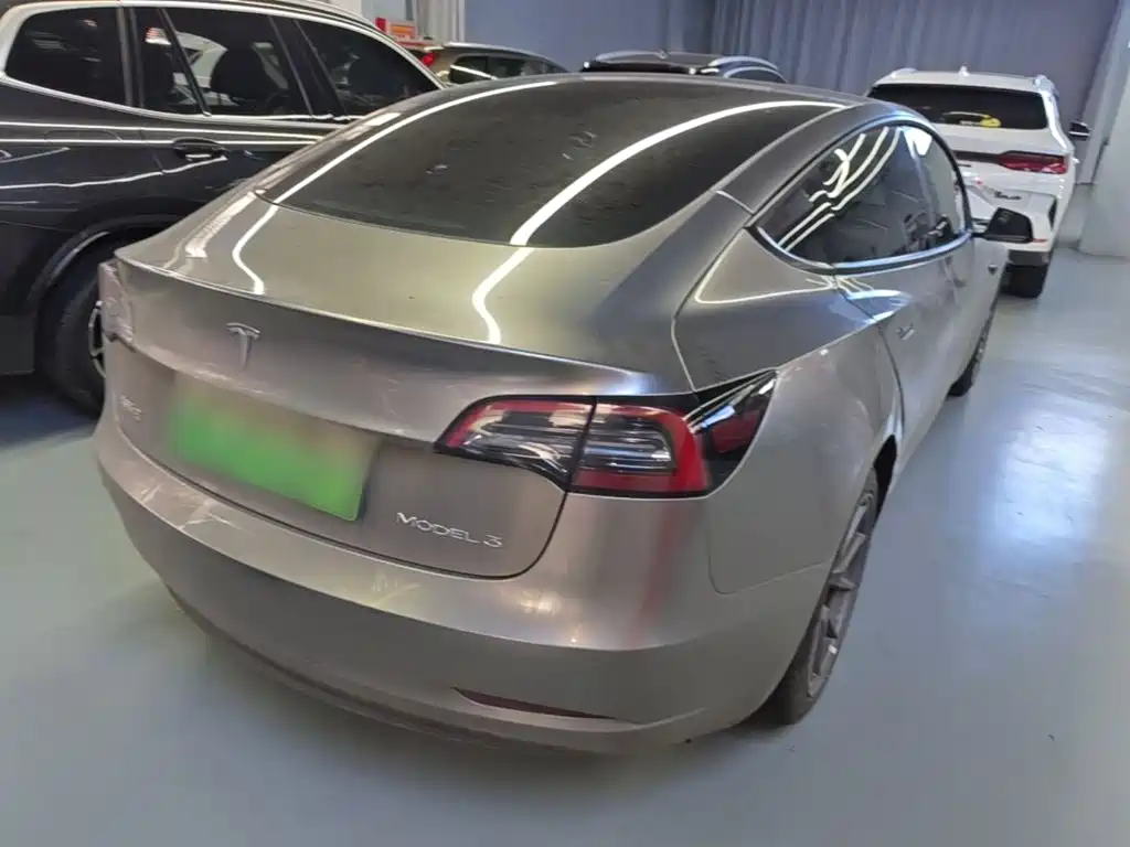 Tesla Model 3 — миниатюра 7