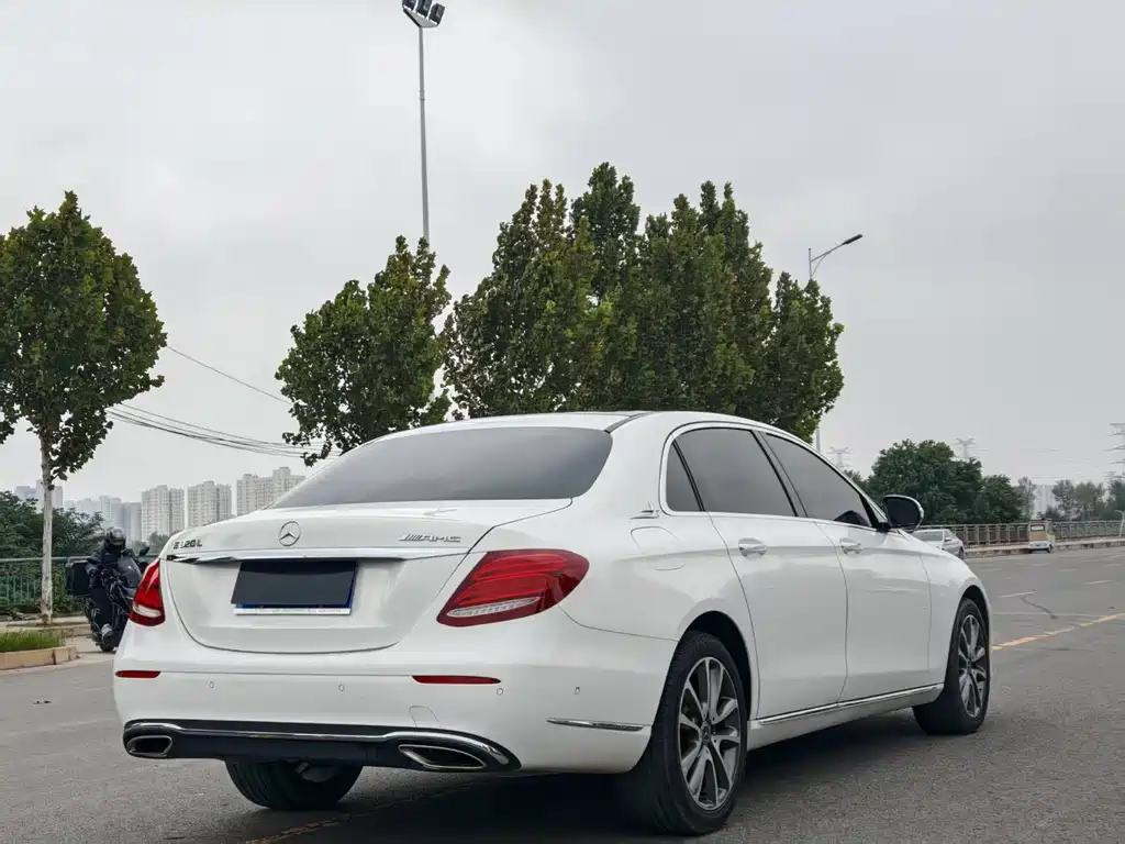 MERCEDES-BENZ E CLASS