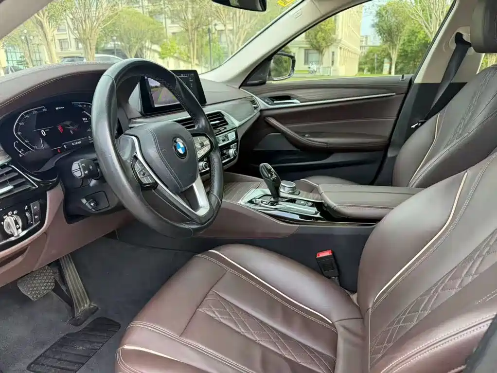 BMW 5 Series New Energy — миниатюра 15