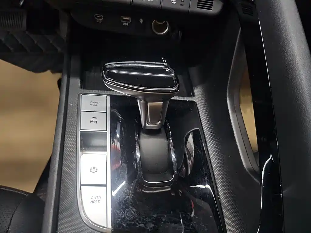 Hyundai Elantra 2023 1.5L CVT LUX Luxury