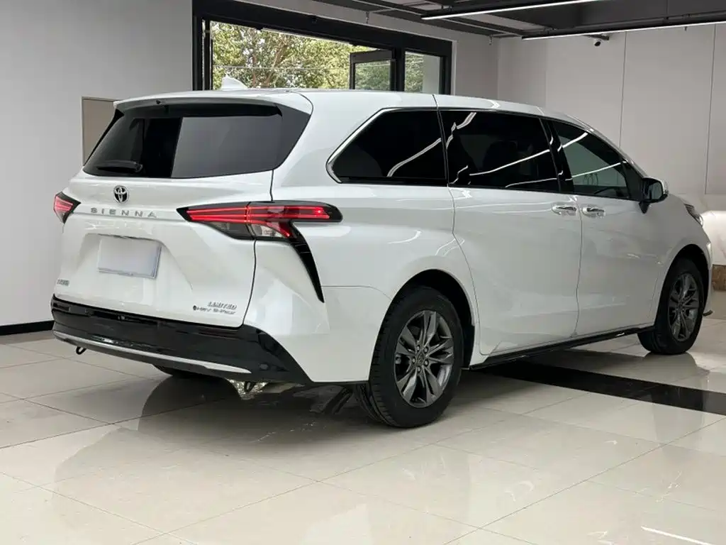 Toyota Sienna — миниатюра 12