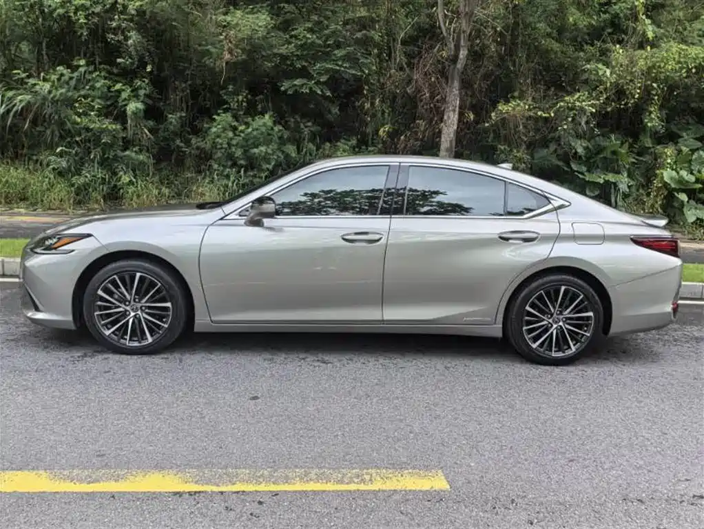 Lexus ES 2021 300h Premium